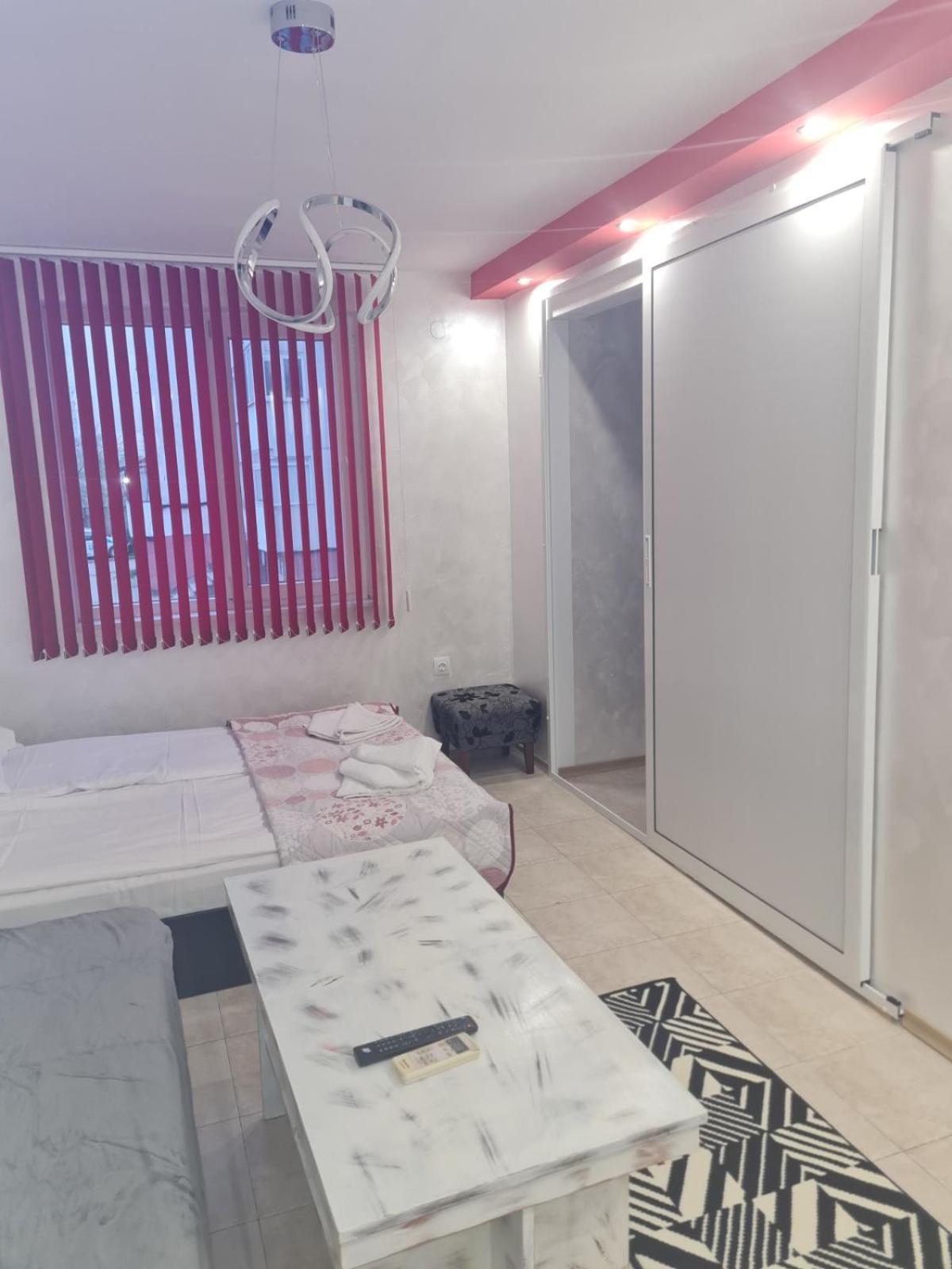 Day And Night Appartement Veliko Tarnovo Buitenkant foto