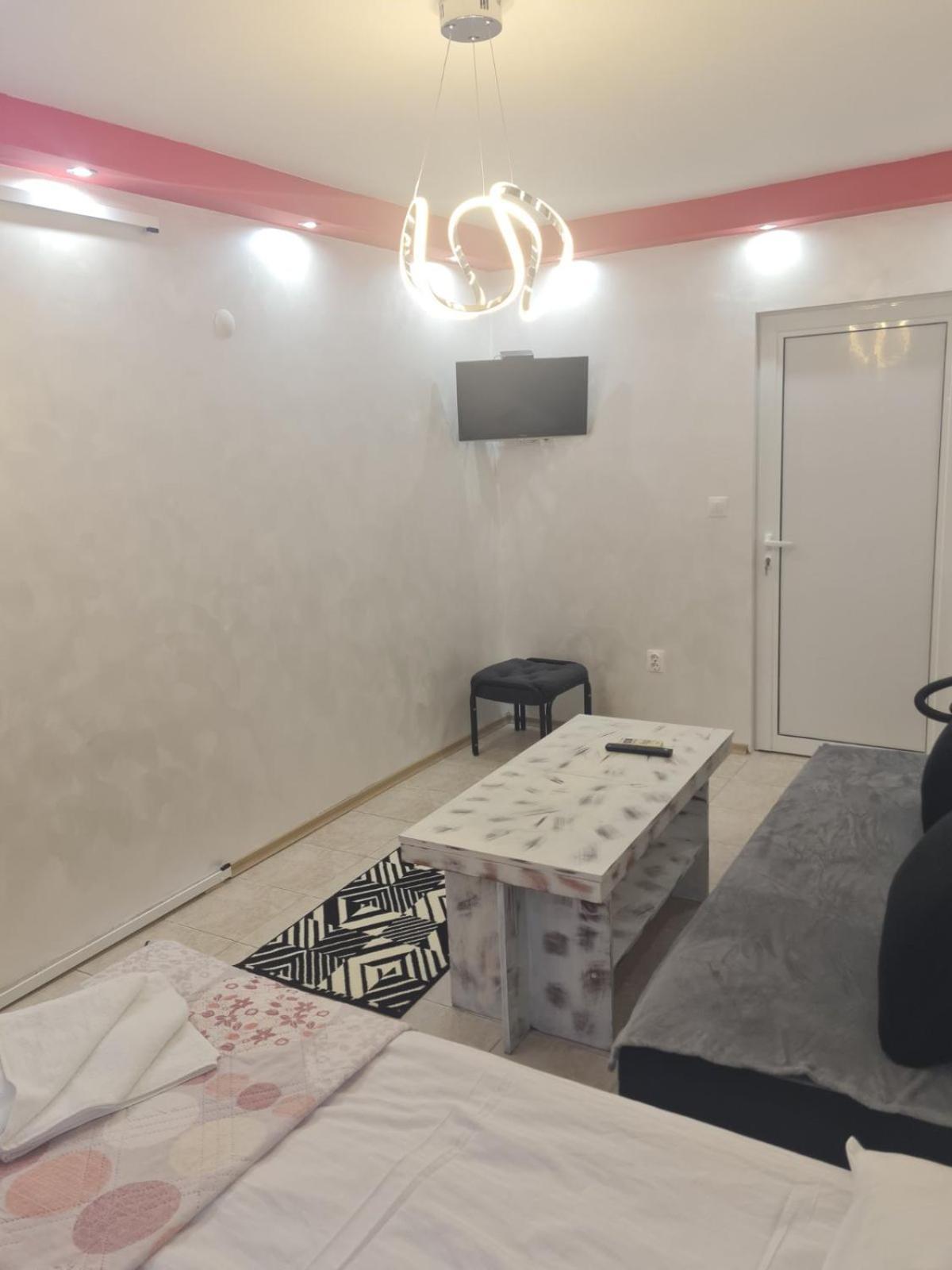 Day And Night Appartement Veliko Tarnovo Buitenkant foto