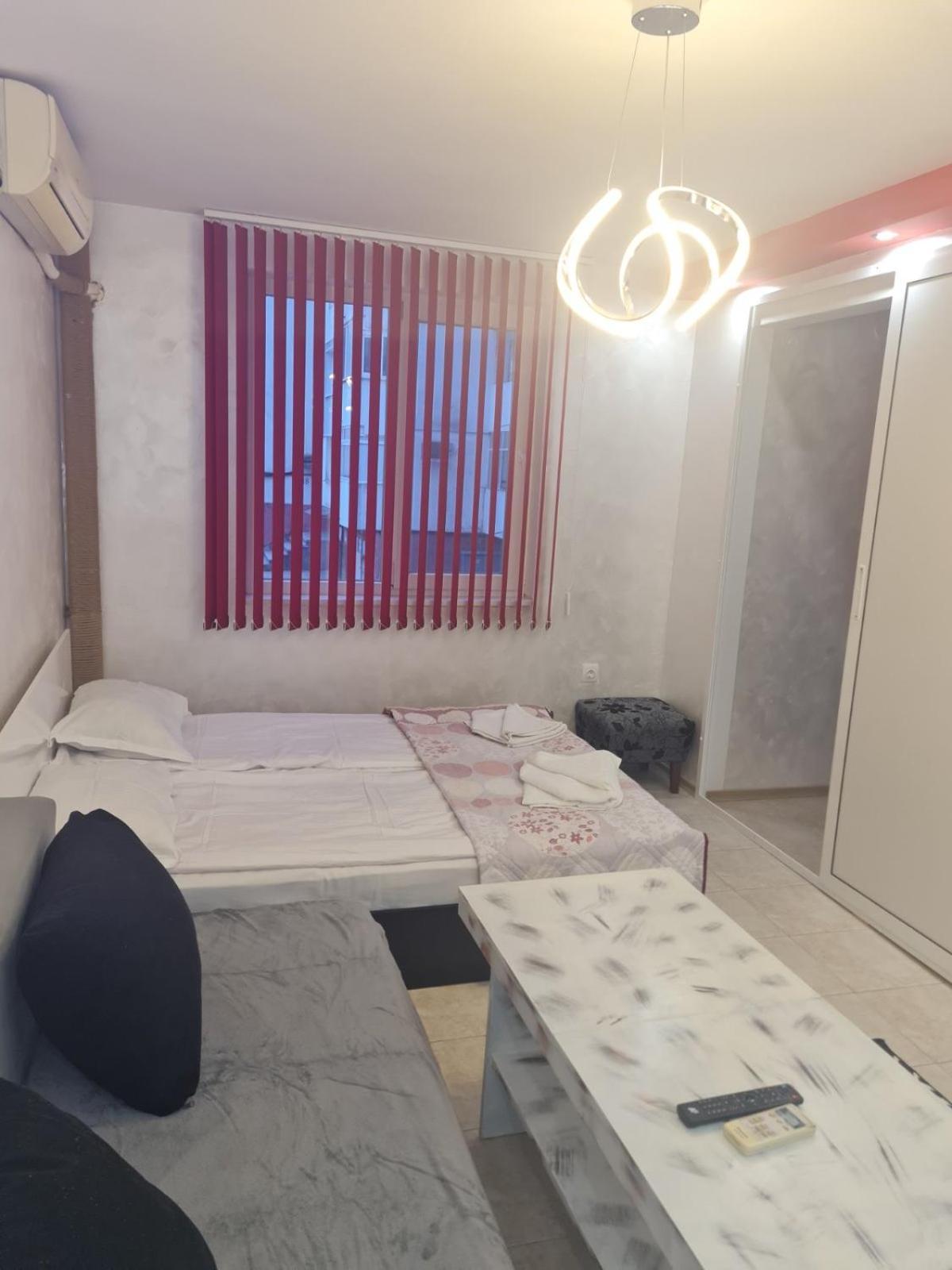 Day And Night Appartement Veliko Tarnovo Buitenkant foto