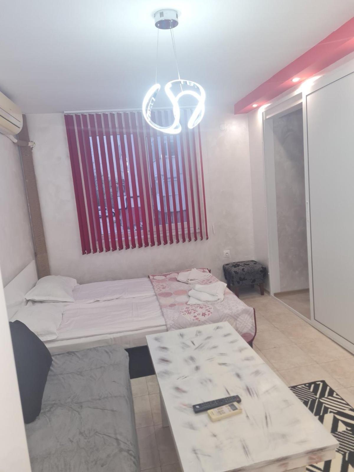 Day And Night Appartement Veliko Tarnovo Buitenkant foto